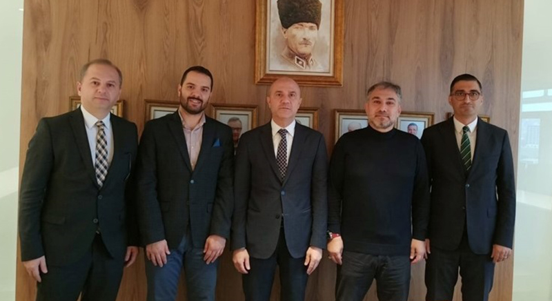 İstanbul Maden İhracatçılar Birliği Yönetim Kurulu Başkanı Aydın Dinçer'i makamında ziyaret
